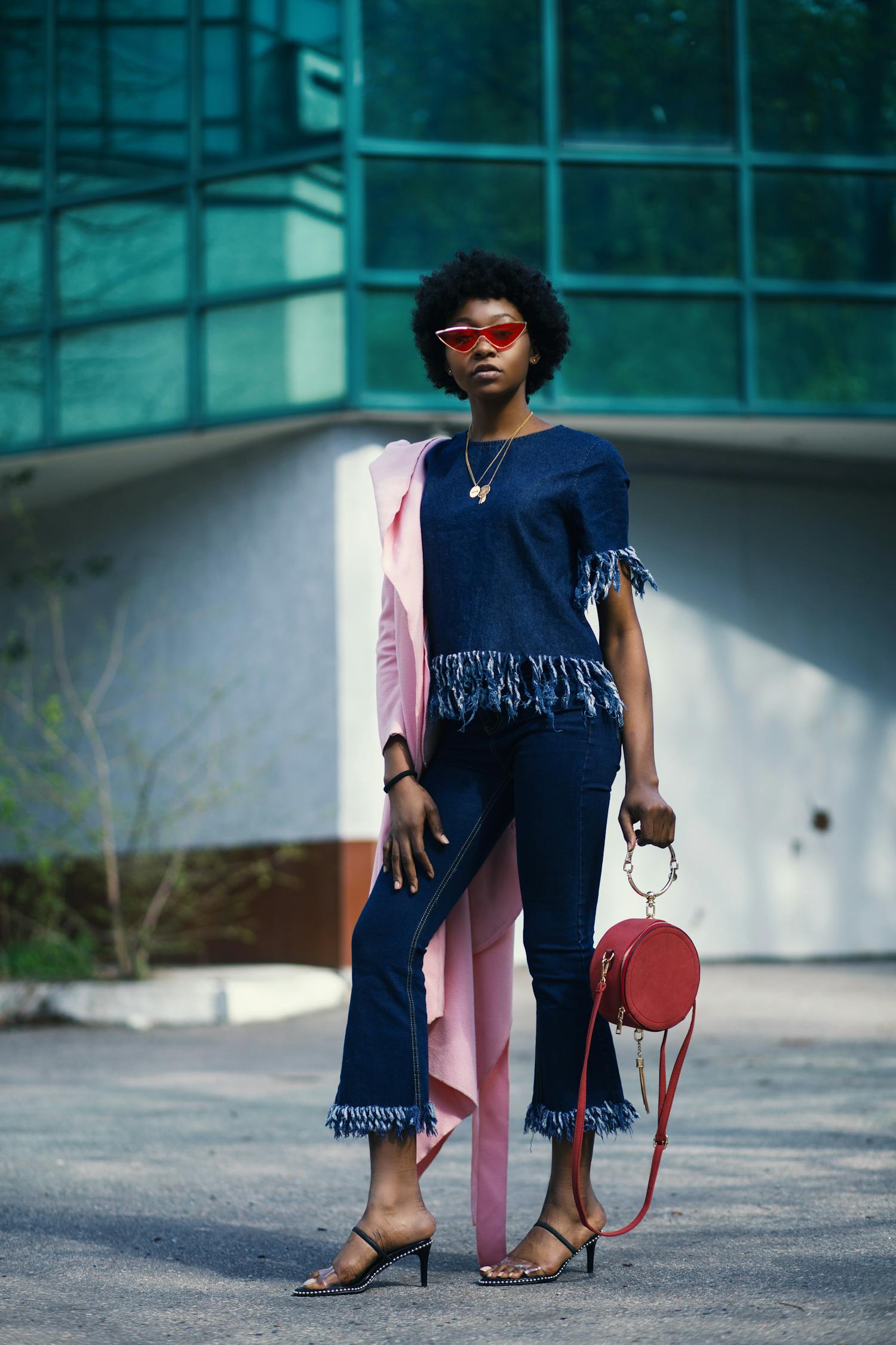 女士皮靴最新款式引領(lǐng)風(fēng)尚潮流，時(shí)尚必備之選！