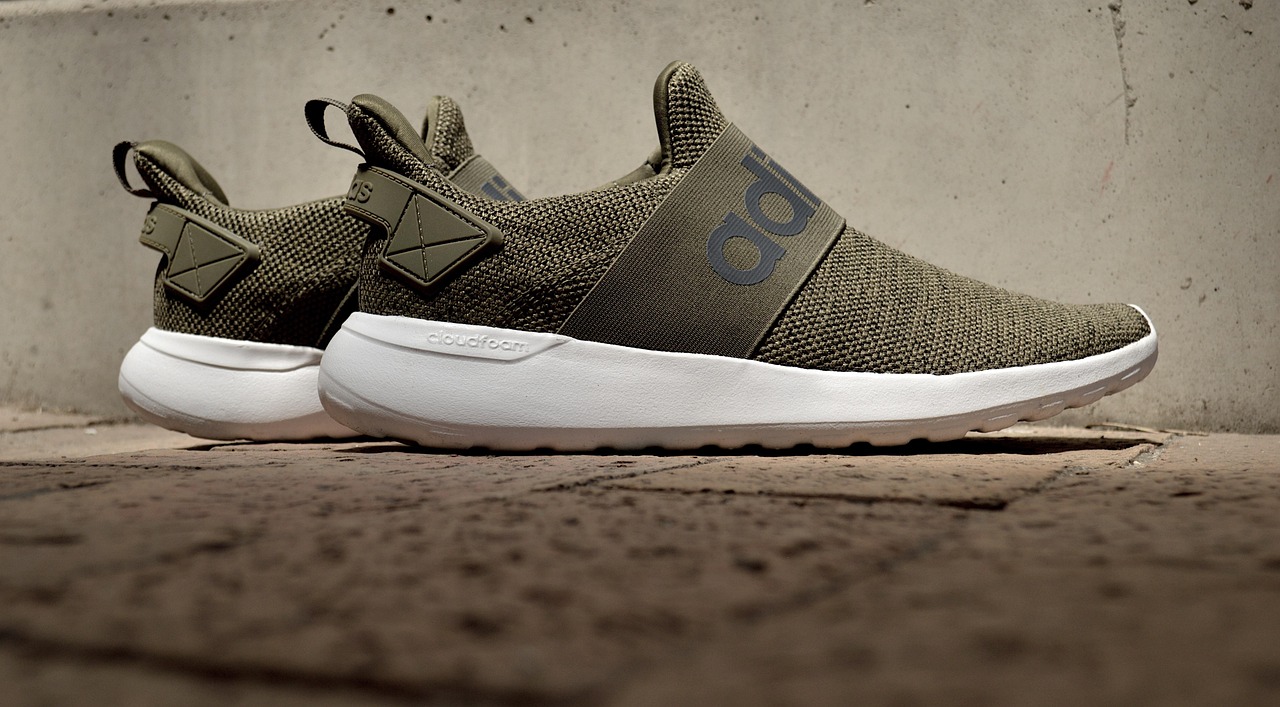 阿迪達(dá)斯2017新款男鞋，時(shí)尚與科技的完美融合