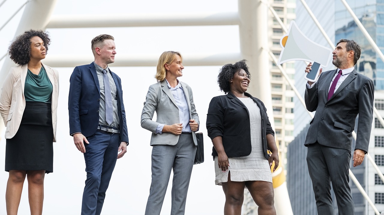 FCWR非緣勿擾最新一期，探尋現(xiàn)代都市情感新動(dòng)向