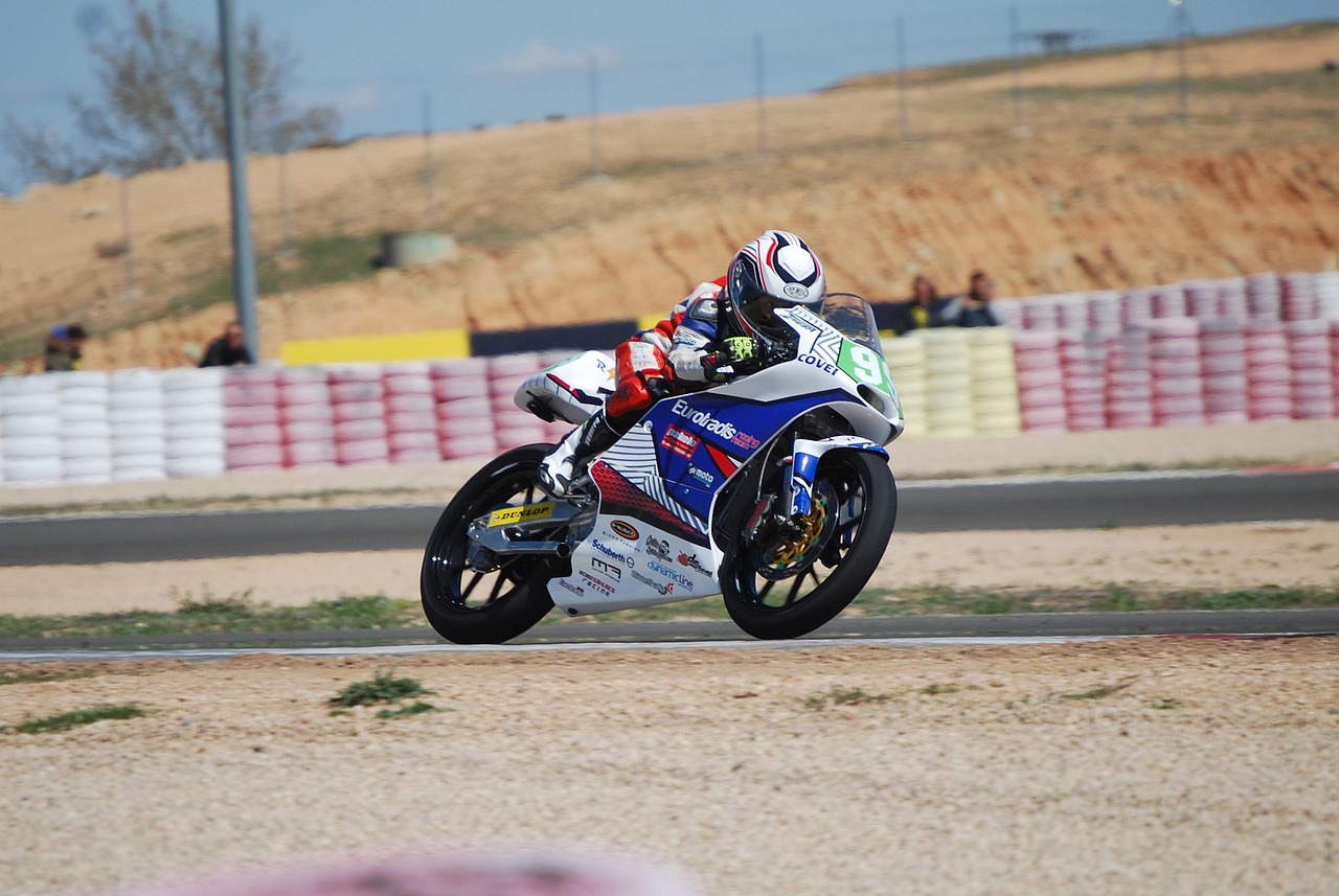 最新陜汽8x4載貨車動態(tài)，引領(lǐng)行業(yè)新風(fēng)潮